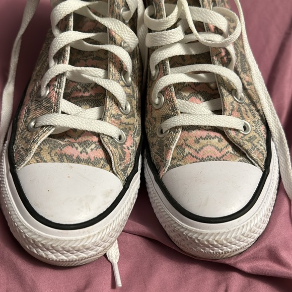 Women’s high top Converse size 6 - Picture 2 of 7